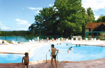 Camping La Plage du Garoustel, Camping dans le Cantal